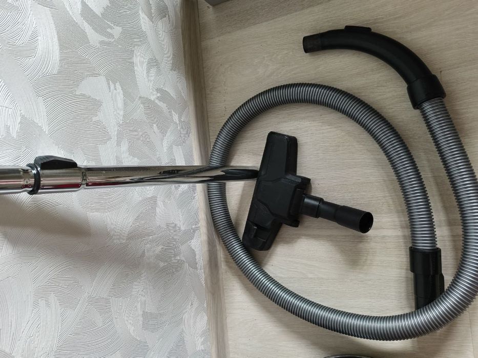 Пилосос BOSCH BGS05X240