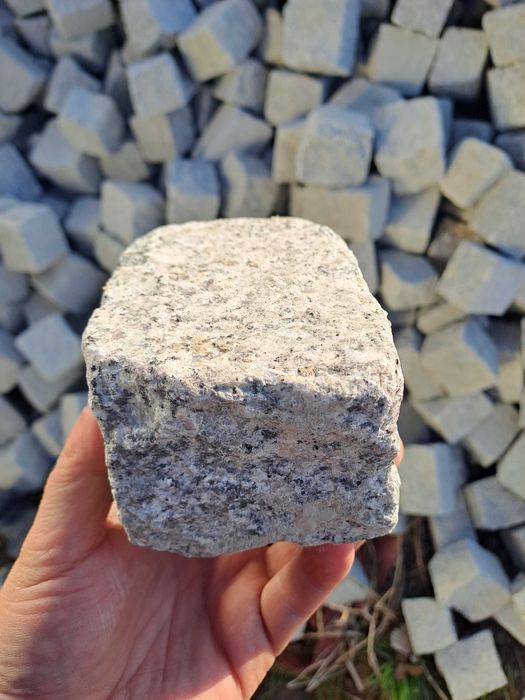 Kostka granitowa cięto-łupana 8/11