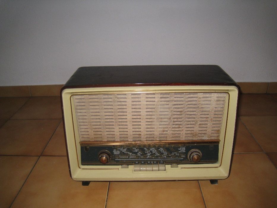 Rádio antigo