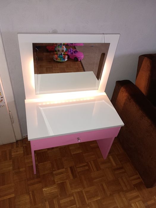 Toaletka dziewczęca