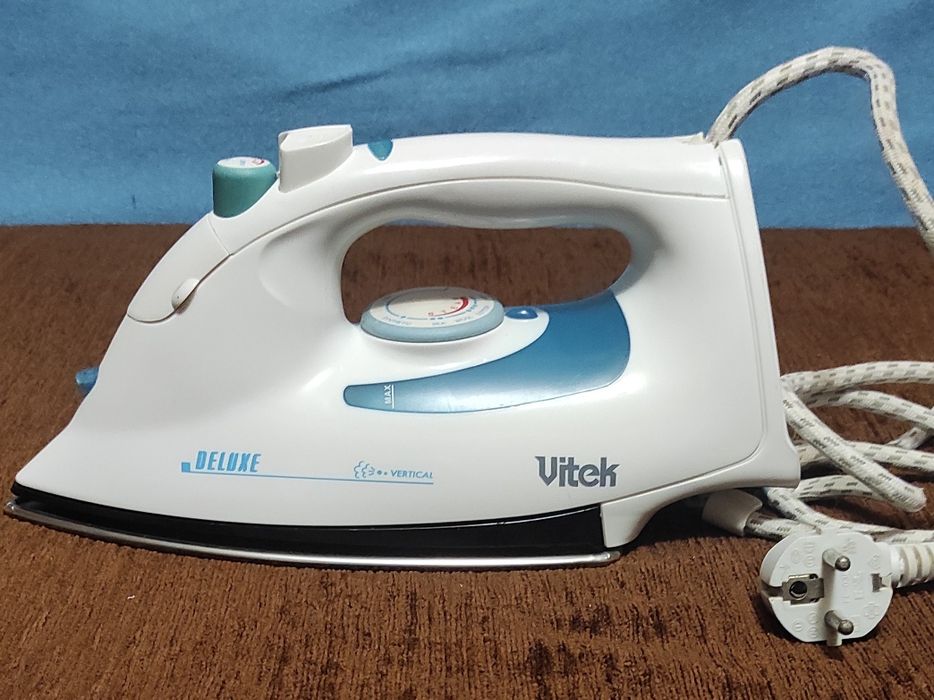 Утюг Vitek VT-1208 B.