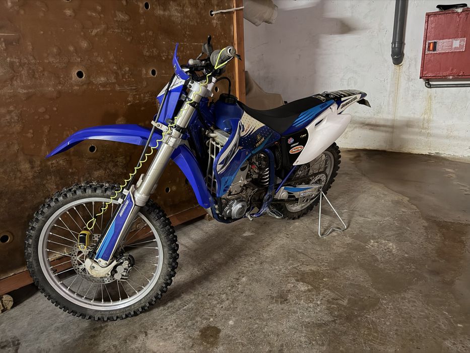 Yz 426f matriculada com luz