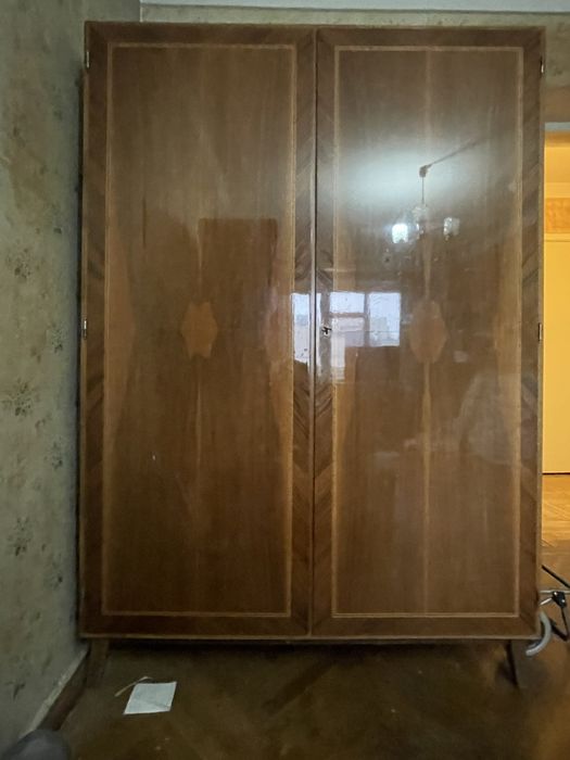 Радянські меблі (серванти, шафи, полиці, письмовий стіл, комод)