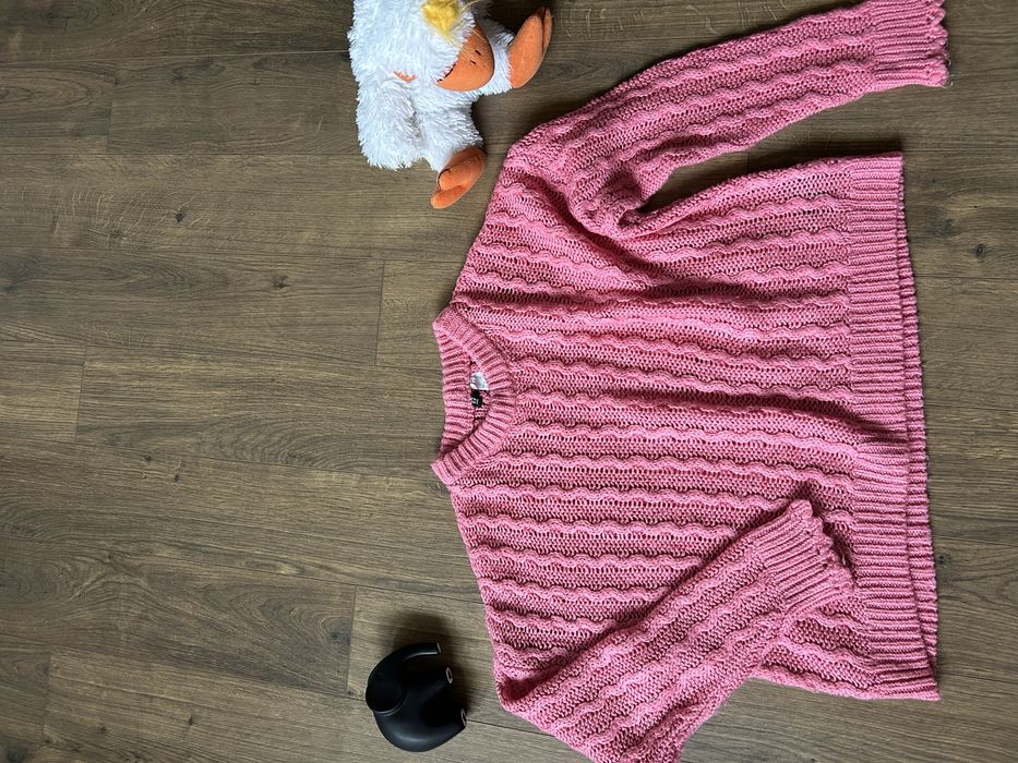 Sweter H&M różowy ciepły gruby krótki warkocz splot