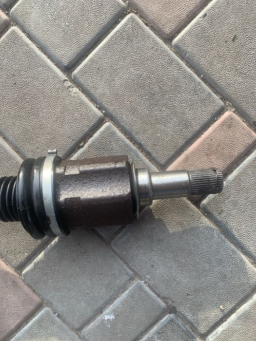 Продам передню ліву піввісь ( привід)  jeep G Ch , dodge durango