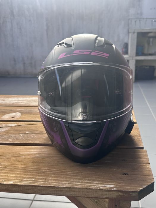 Capacete ls2 rosa e preto