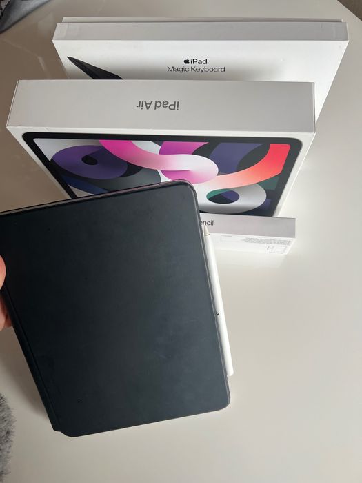 iPad Air + Apple Pencil + Magic Keyboard