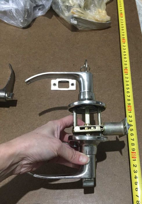 Замок врезной защелка з ручками ключами для межкомнатных дверей