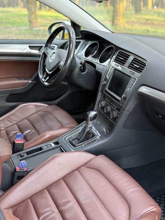 Продажа/обмен Volkwagen E-Golf . Электро