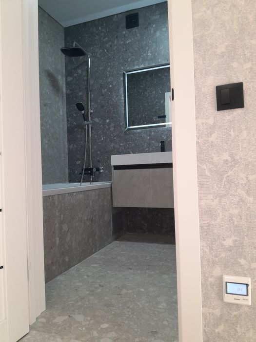 Центр! 2к.кв в Новобудові з новим ремонтом! Ліфт з резервним живленням