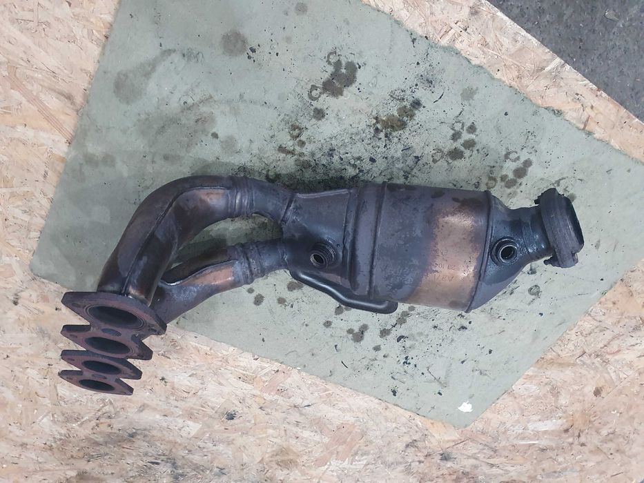 Kolektor wydechowy katalizator Mercedes C180 w203 c klasa KT0242