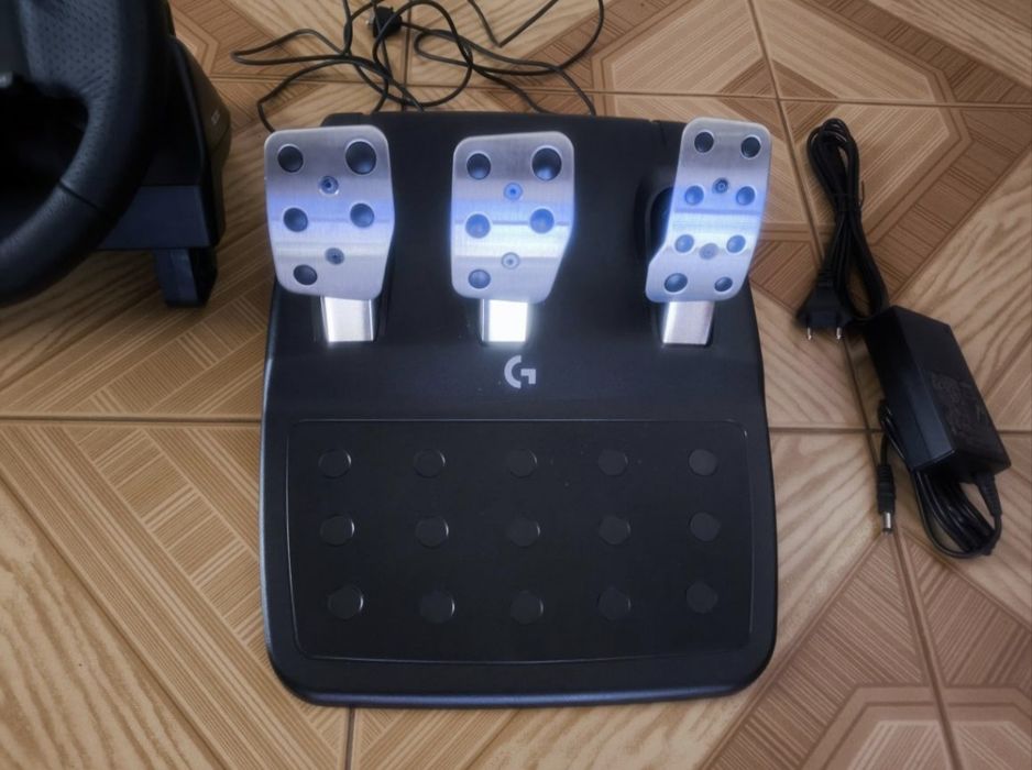 Logitech g923 PS4/PS5/PC