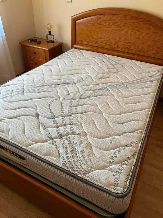 Cama casal com colchão
