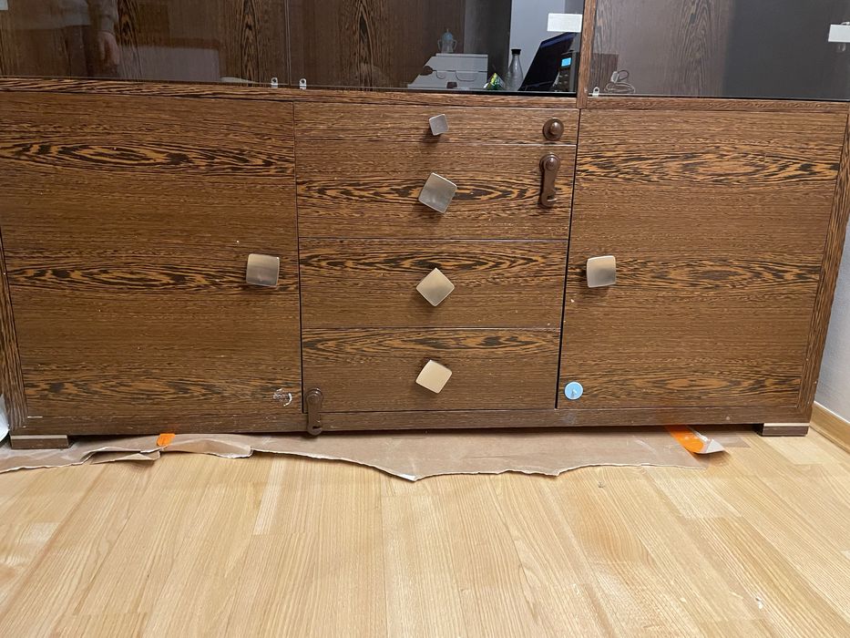 Stylowa witryna / kredens z przeszklonymi drzwiami