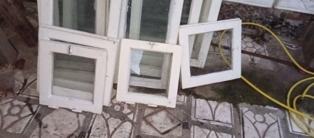 Старые окна без рамы