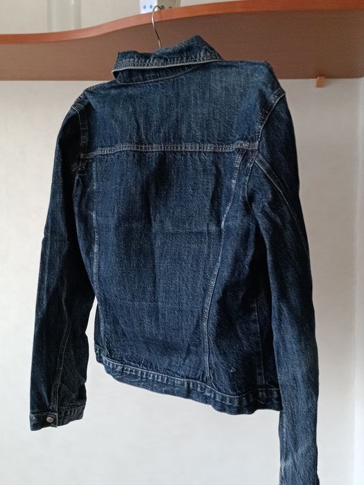 Продам джинсову куртку жіночу
