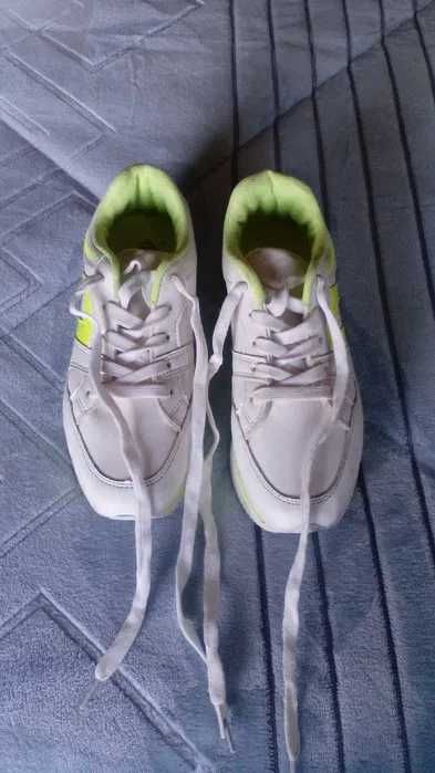 Vendo sapatilhas de mulher