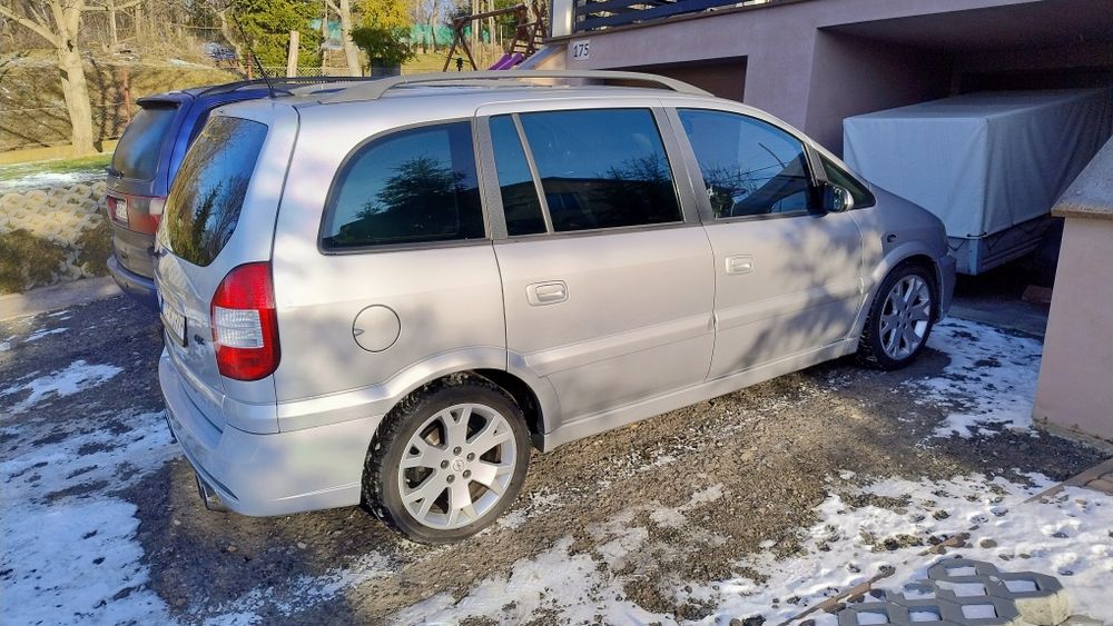Opel Zafira 2.0 Turbo OPC