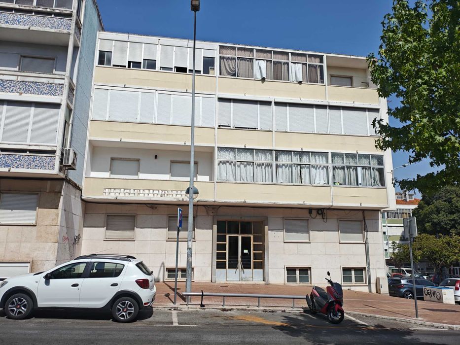T2+1 na Damaia para renovação