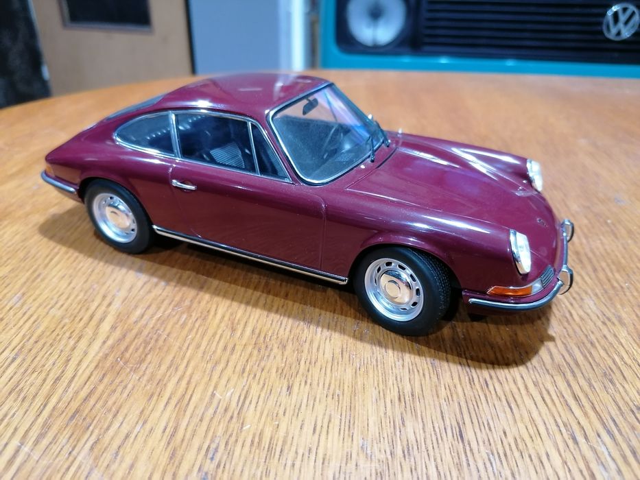 Model Porsche 911T 1969 dark Red norev 1:18 1