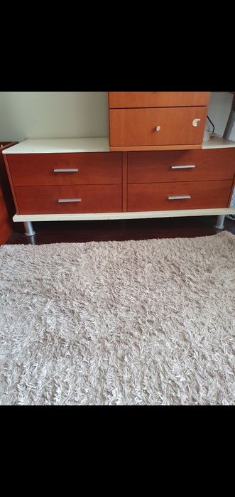 Cómoda com design da TGV