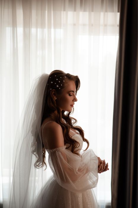 Весільна сукня.