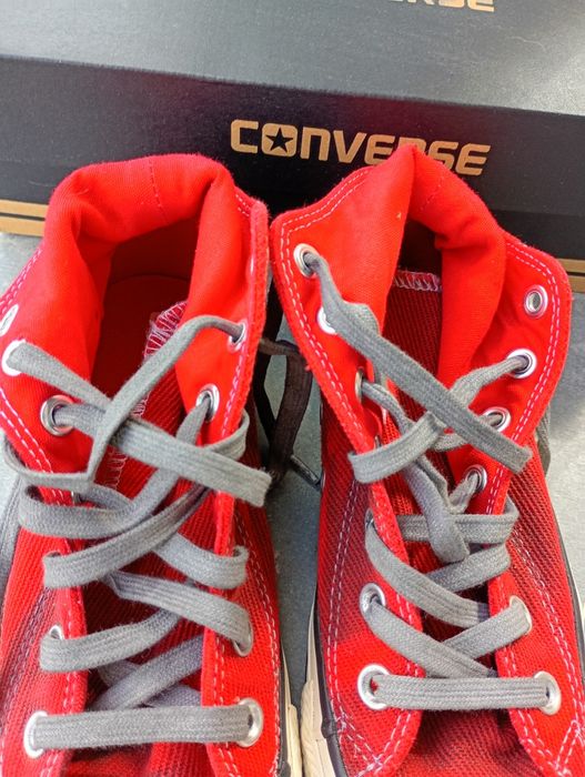 Convers кеди лимитована серія.