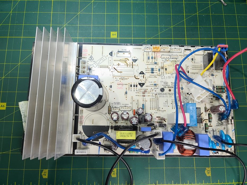 Інверторний кондиціонер  LG S12AF. Плата зовнішнього блоку.