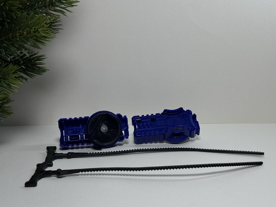 BEYBLADE — 4 штуки з трьома пусковими рукоятками