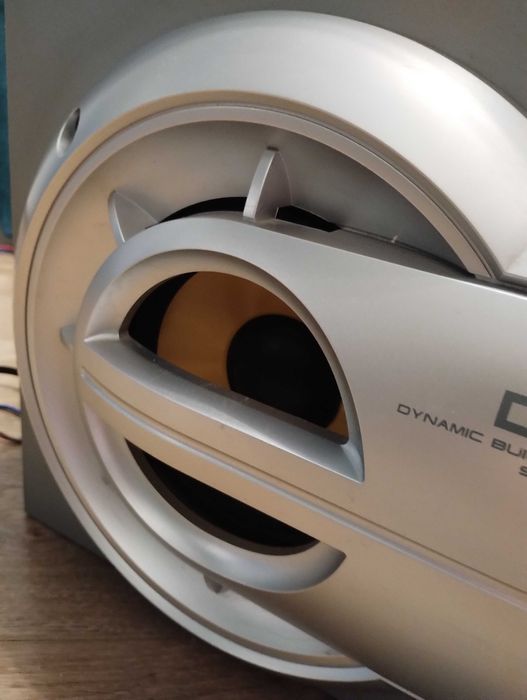 Потужний муз центр 600 Вт ( Блютуз / AUX ) Сбоку колонок - Сабвуферы