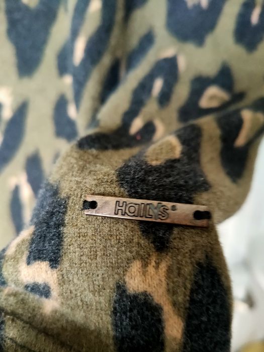 Nowy Lekki sweterek panterka