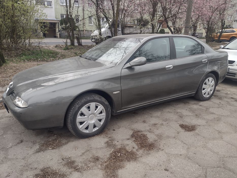 Alfa Romeo 166  ...