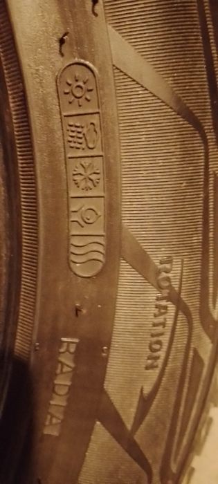 Opony wielosezonowe firmy Hankook używane .Rozmiar 235/60R17 .