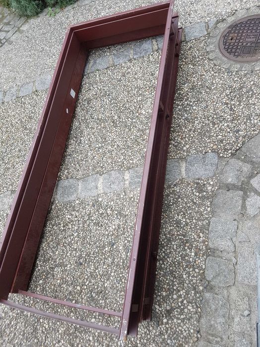 Sprzedam ościeżnice metalowe dwie sztuki  80