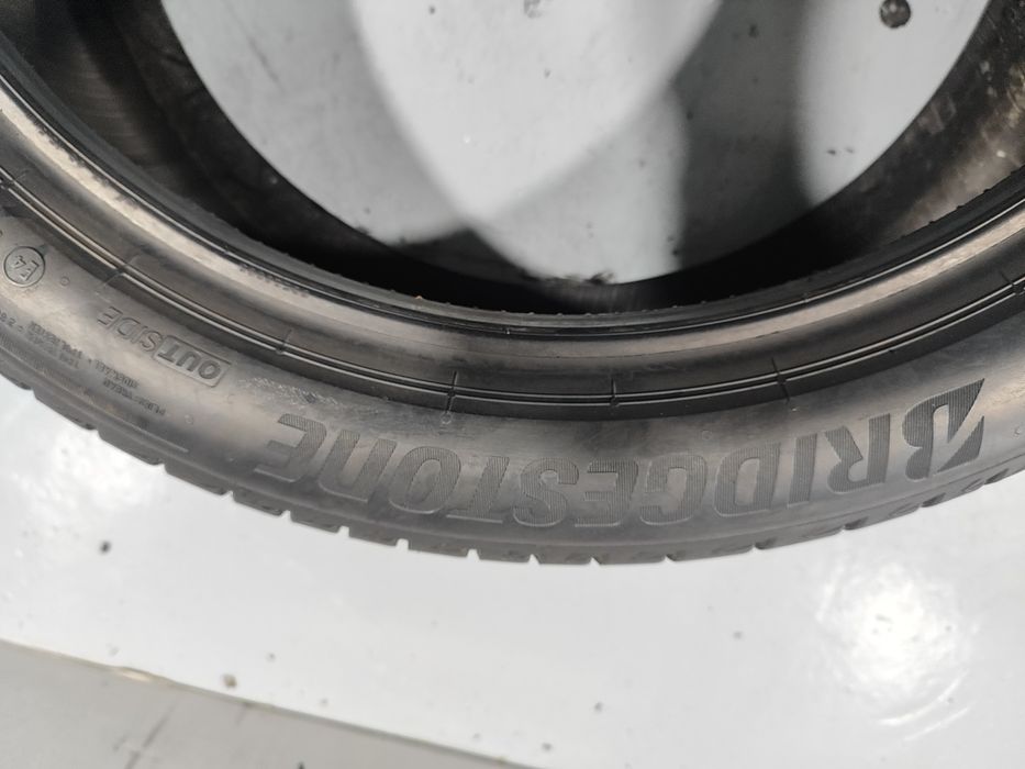4  pneus Semi novos 245-40R19 Bridgestone - Oferta dos Portes