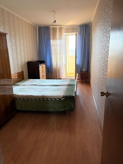 Продам простору 3-кімнатну квартиру в Центрально-Міському районі, проспект Миру 4