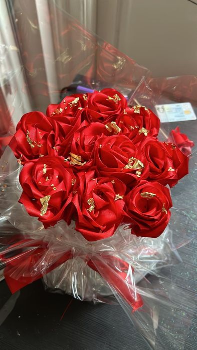 Rosas eternas feitas de cetim