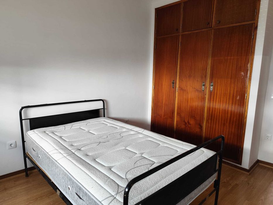 4 Quartos em Apartamento de Estudantes São Martinho do Bispo