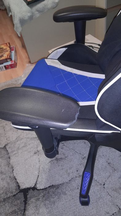 Стіл комп'ютерний, крісло