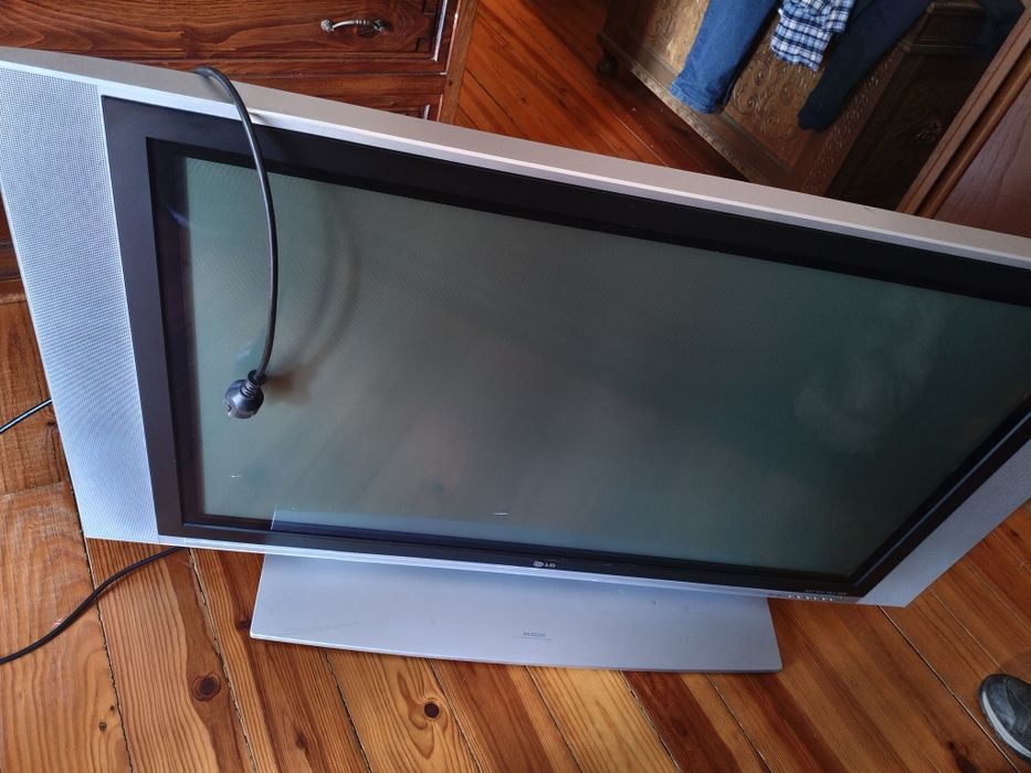 TV LG 42" 106cm modelo rz-42px11