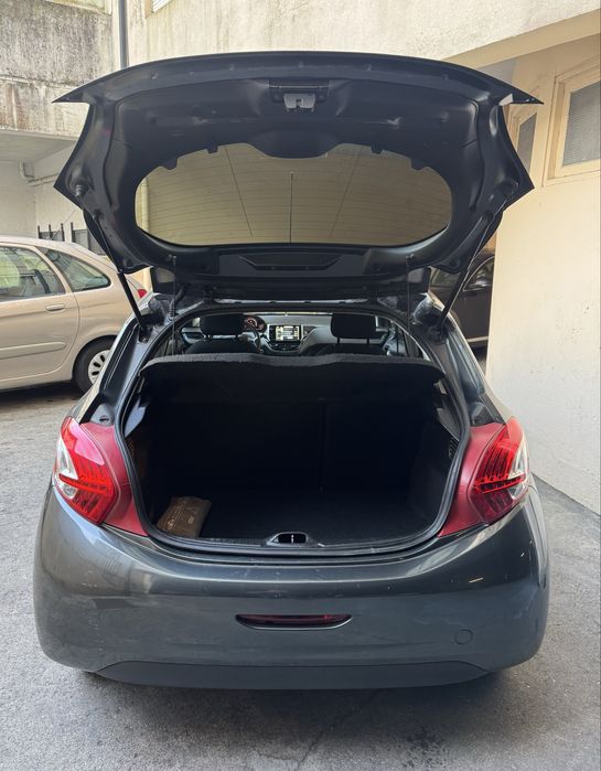 Peugeot 208 1.2 VTi 82cv Gasolina - 160milkm - Nacional