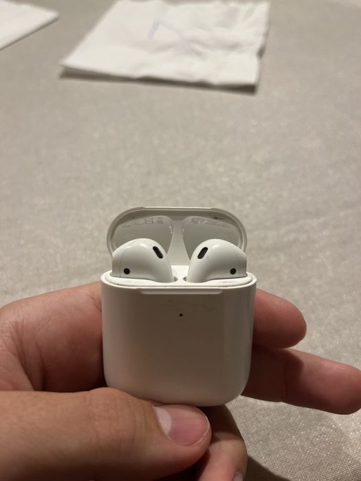 Air pods apple.64585755316866124