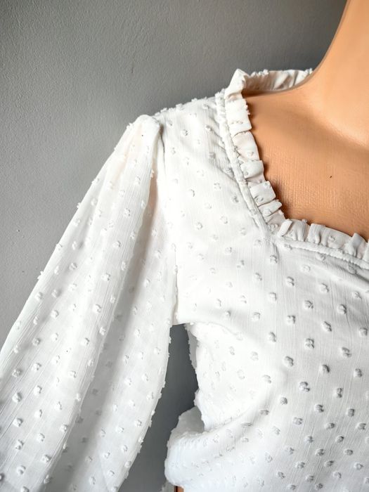 Biała bluzka Swiss Dot EVERME 36 S dekolt karo falbanki boho kropki 3D