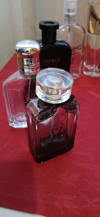 Frascos de perfume, vazios