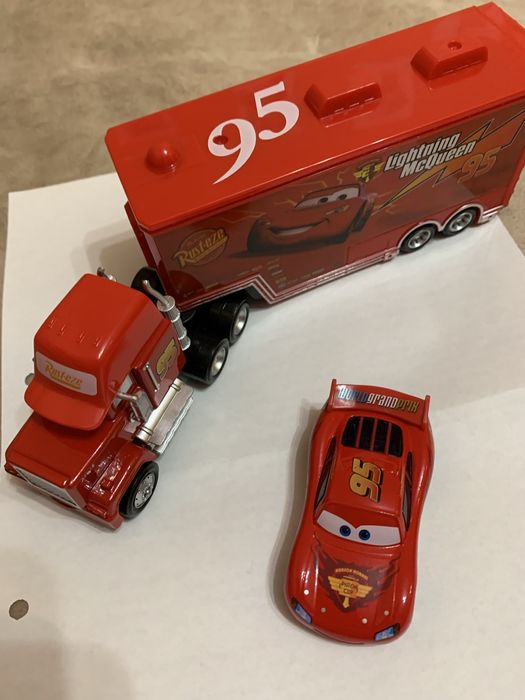 Іграшковий набір Блискавка Маквін і трейлер Мак