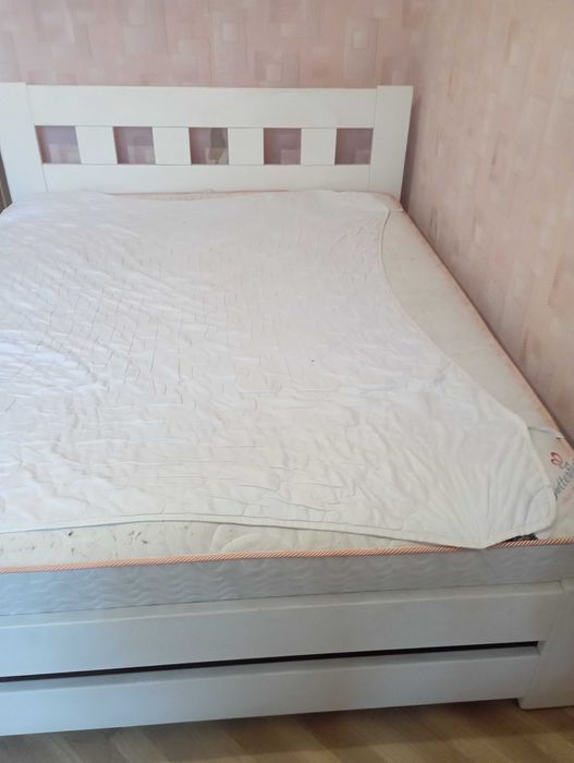 Ліжко , двухспальне, матрац , камелія .