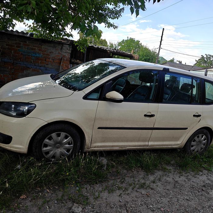 Продам Фольксваген тауран 2012 року 1.6 дизель 7 місць