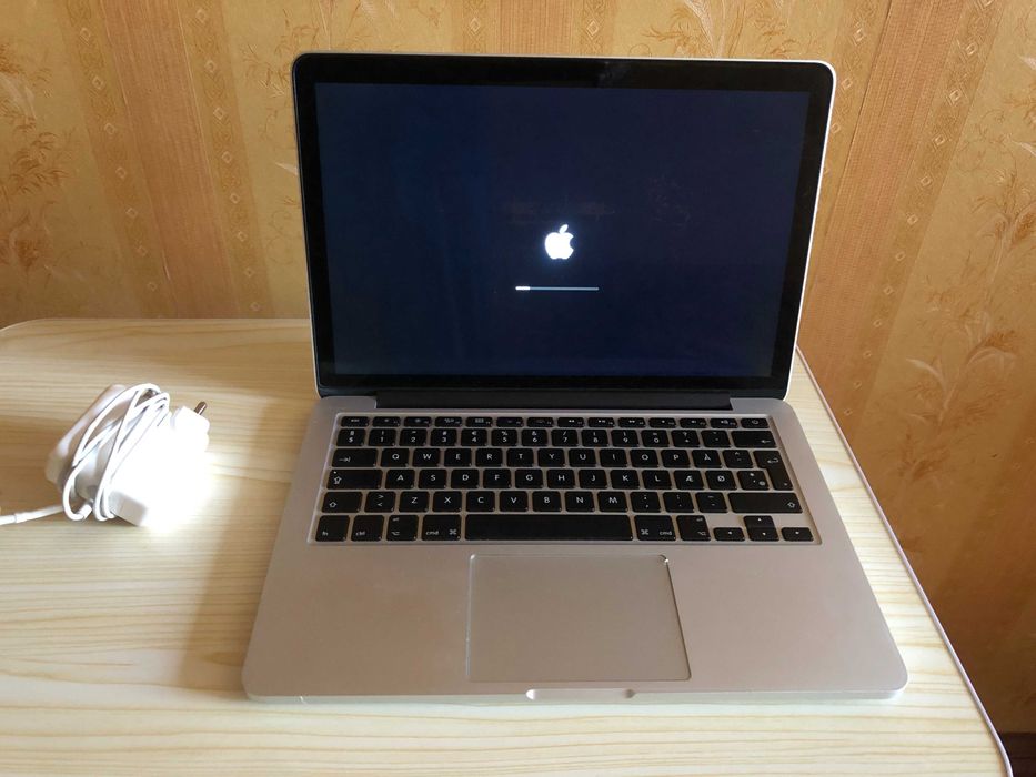 MacBook Pro Retina A1502  2013 I5/4GB/128GB/4 години