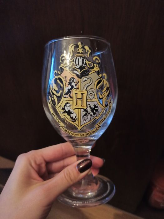 Kieliszek z logo Hogwartu Harry Potter