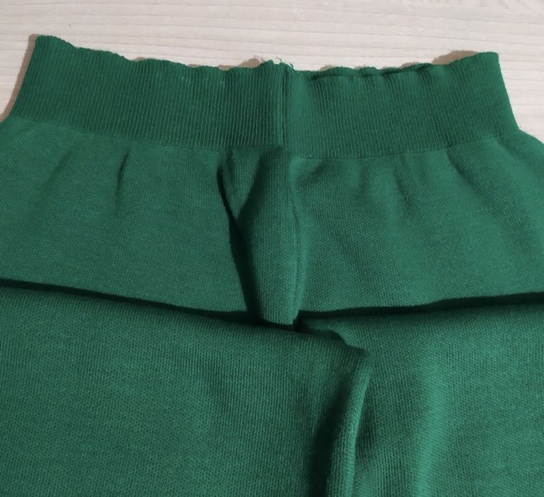 Зелений вʼязаний костюм